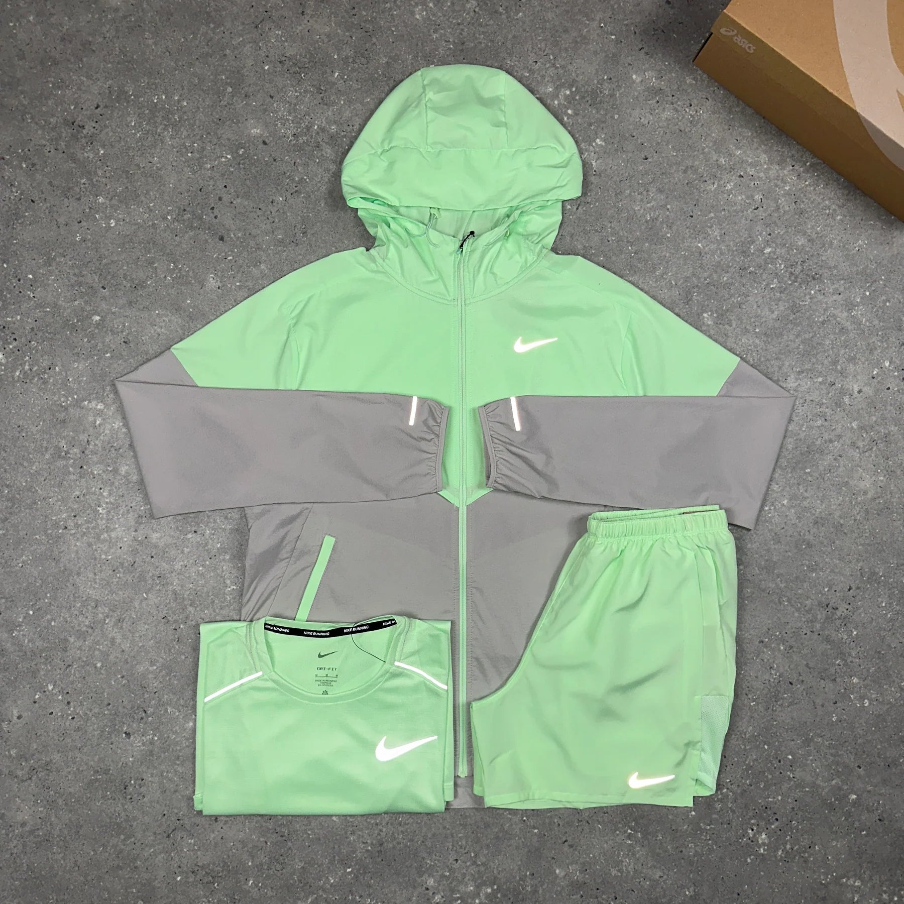 NIKE MILLER SET - 3 PIECE MINT
