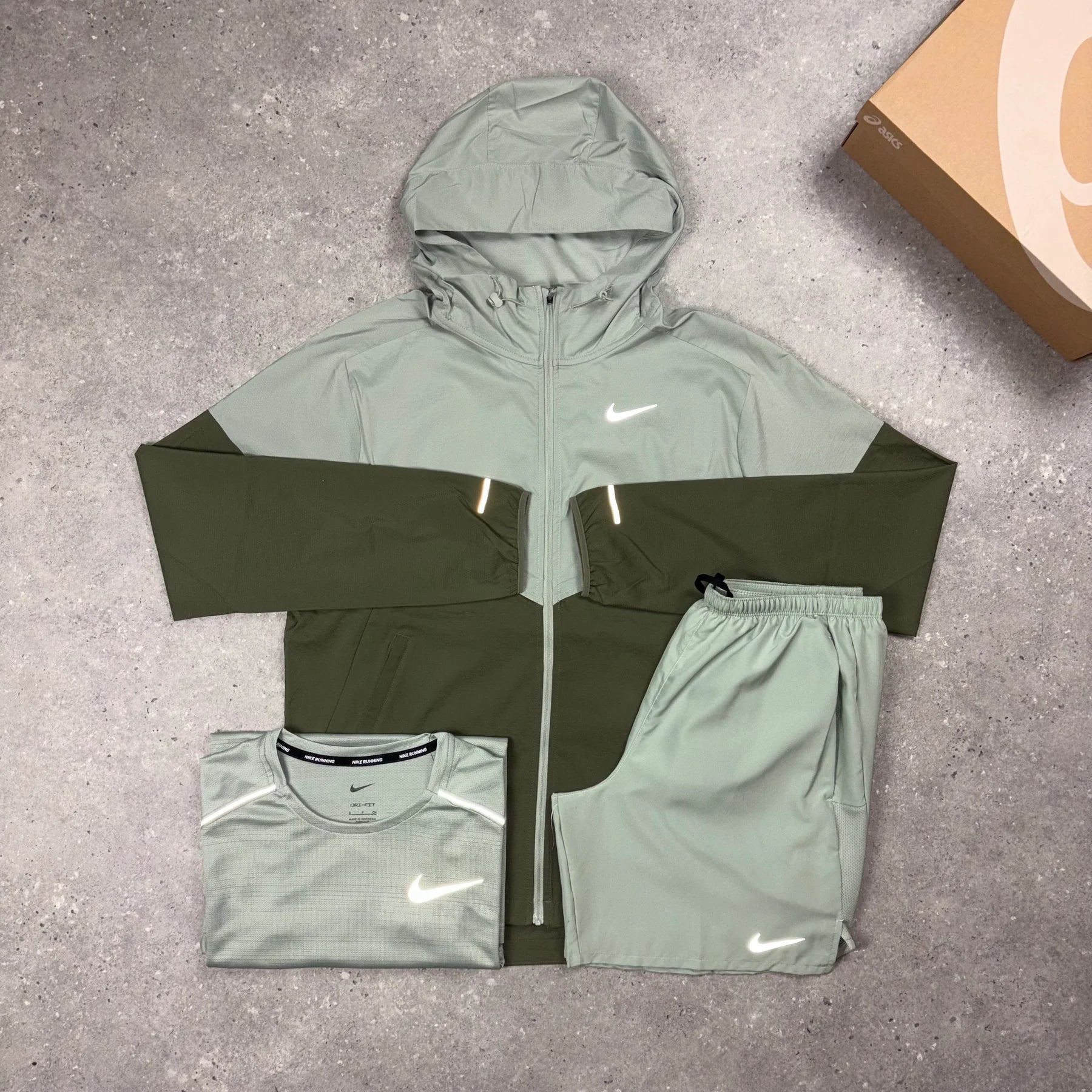 NIKE MILLER SET - 3 PIECE GRÖN