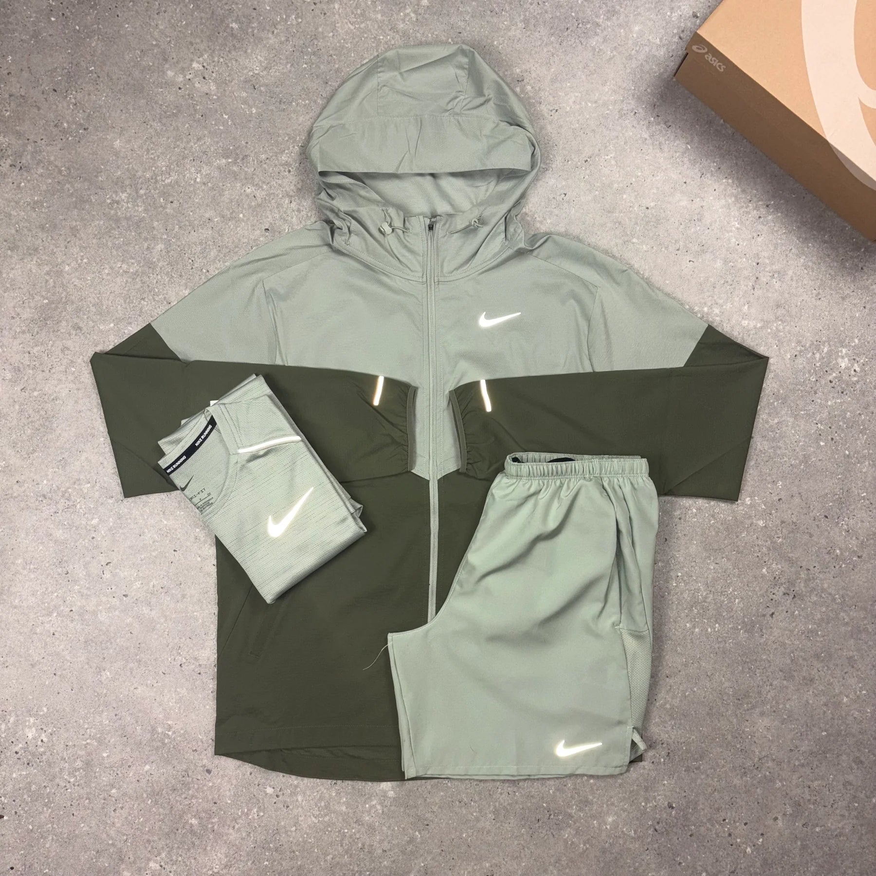 NIKE MILLER SET - 3 PIECE GRÖN